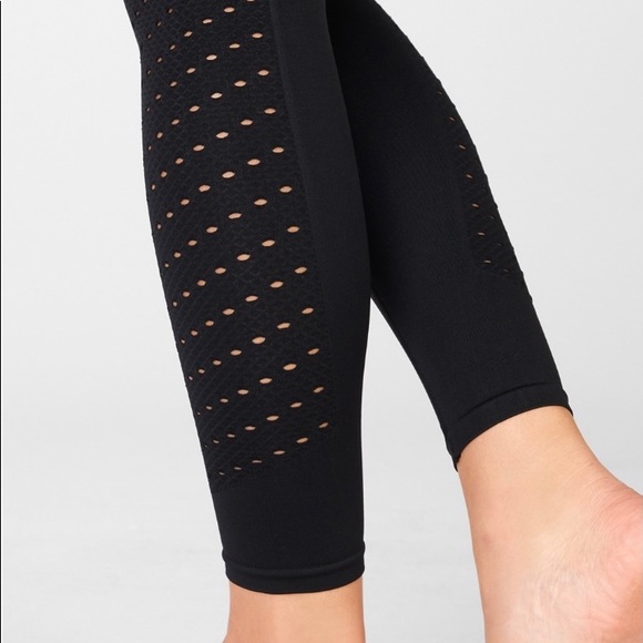 Fabletics, High-Waisted, Perforated 7/8 Legging - Picture 5 of 9